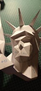 Paper model; Papercraft; Maquette en papier; Maquette en carton; comment faire; how to; diy; star wars; Les plus belles maquettes en papier; Pagode paper model; Tie Fighter modèle en papier; Predator modèle en papier; Statue of Liberty paper model